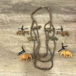 Vtg Wood necklace and earrings set